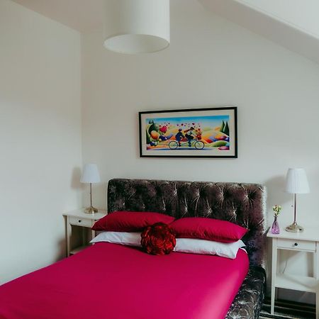 Dawn Break Guest House ลาร์กส์ ภายนอก รูปภาพ