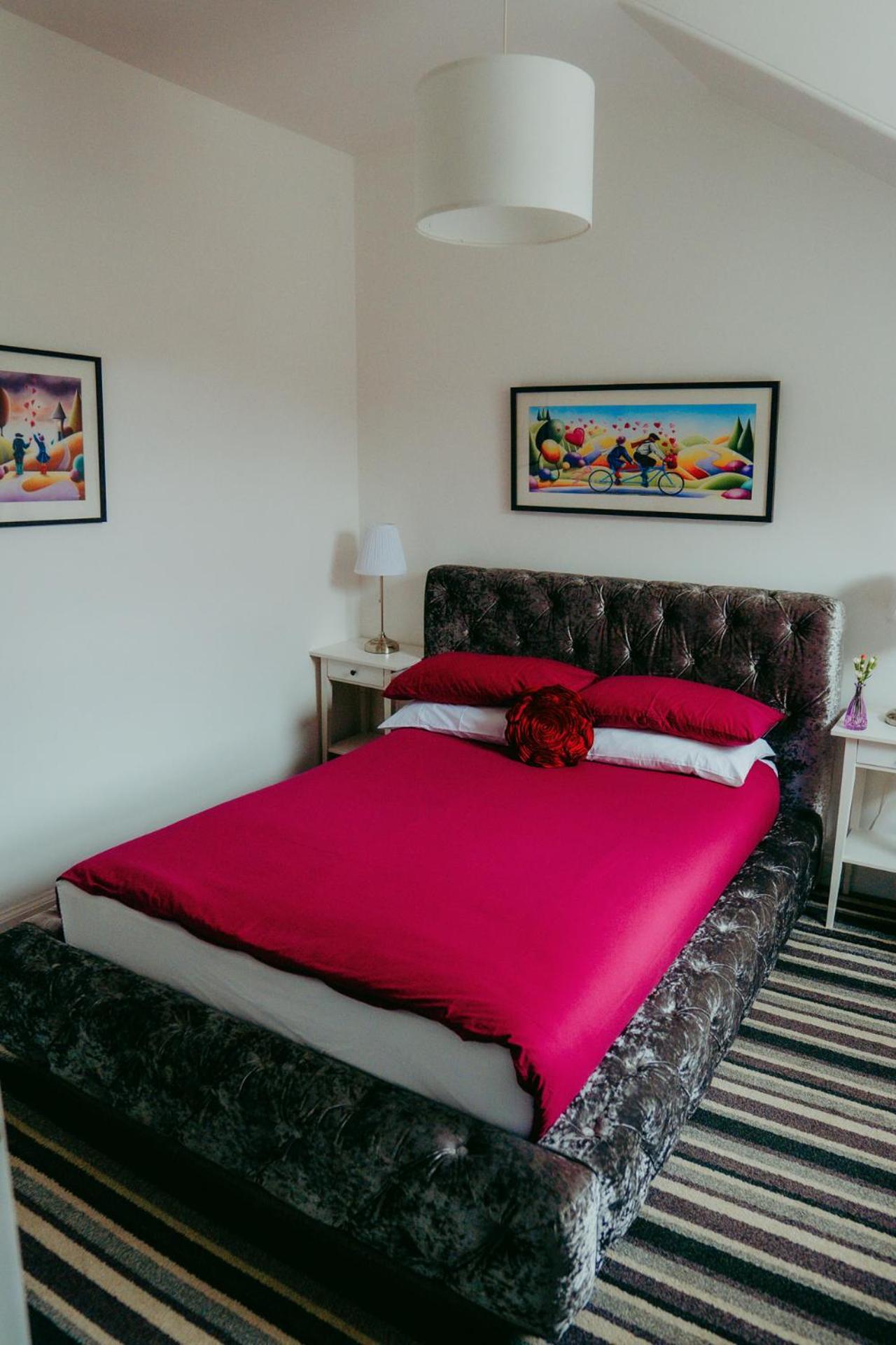 Dawn Break Guest House ลาร์กส์ ภายนอก รูปภาพ